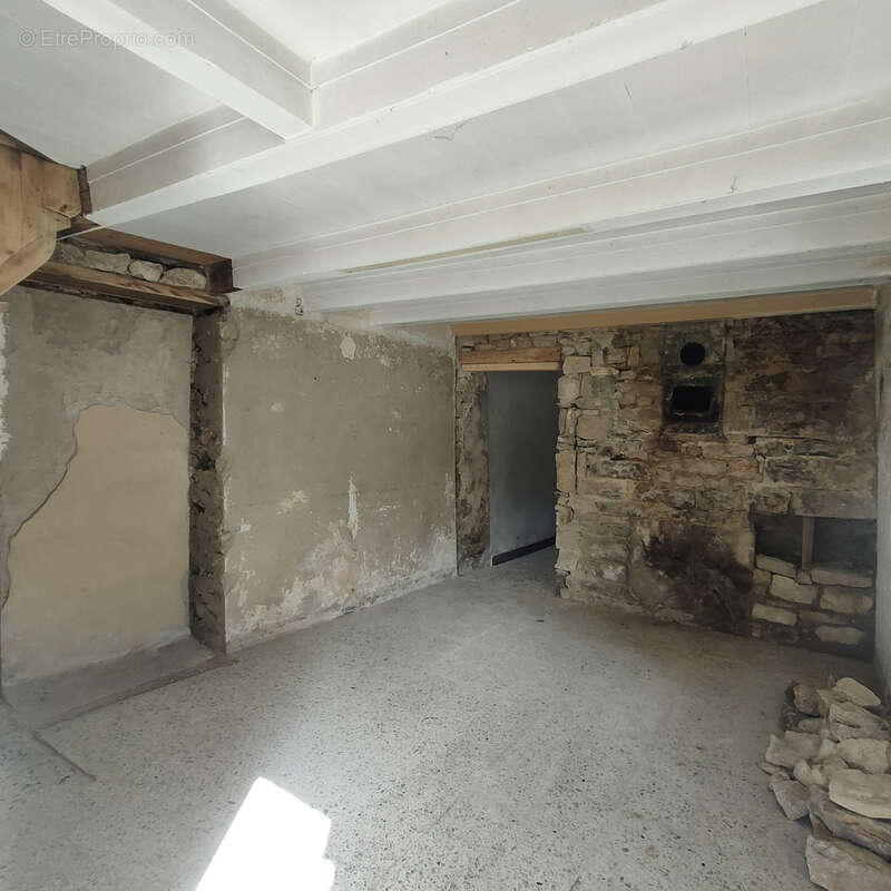 Maison à THEZILLIEU