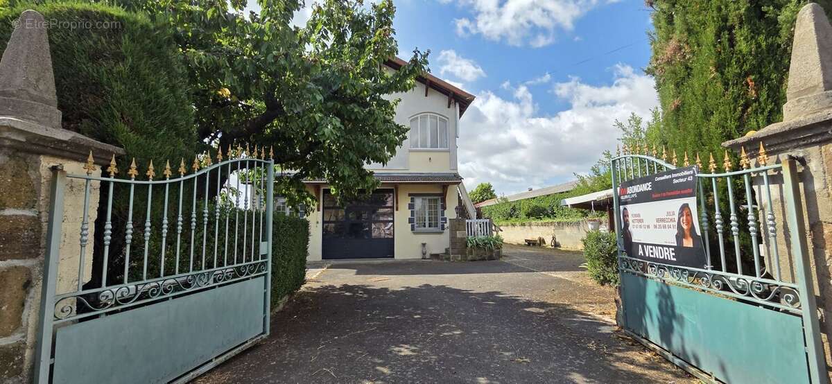 Maison à SANSSAC-L&#039;EGLISE