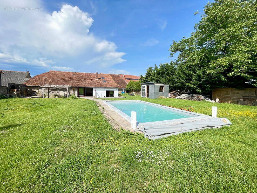 Maison à MIRECOURT