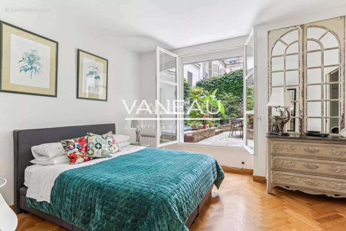Appartement à PARIS-8E