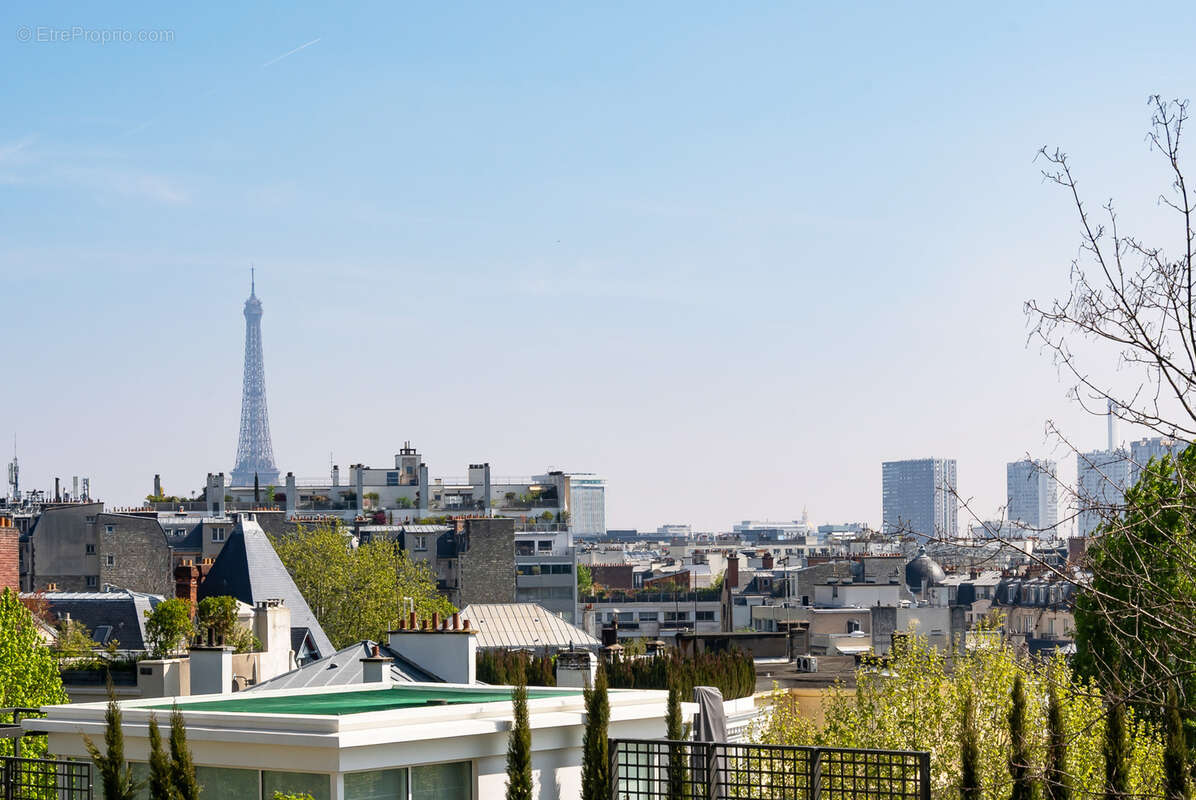 Appartement à PARIS-16E