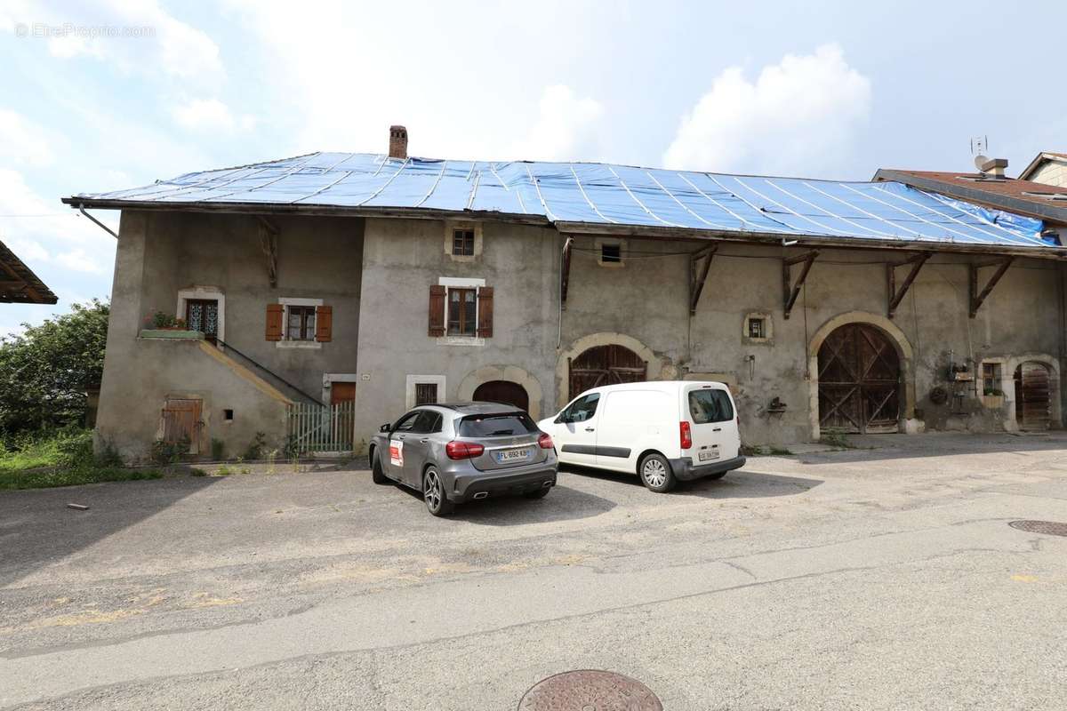 Maison à CRUSEILLES