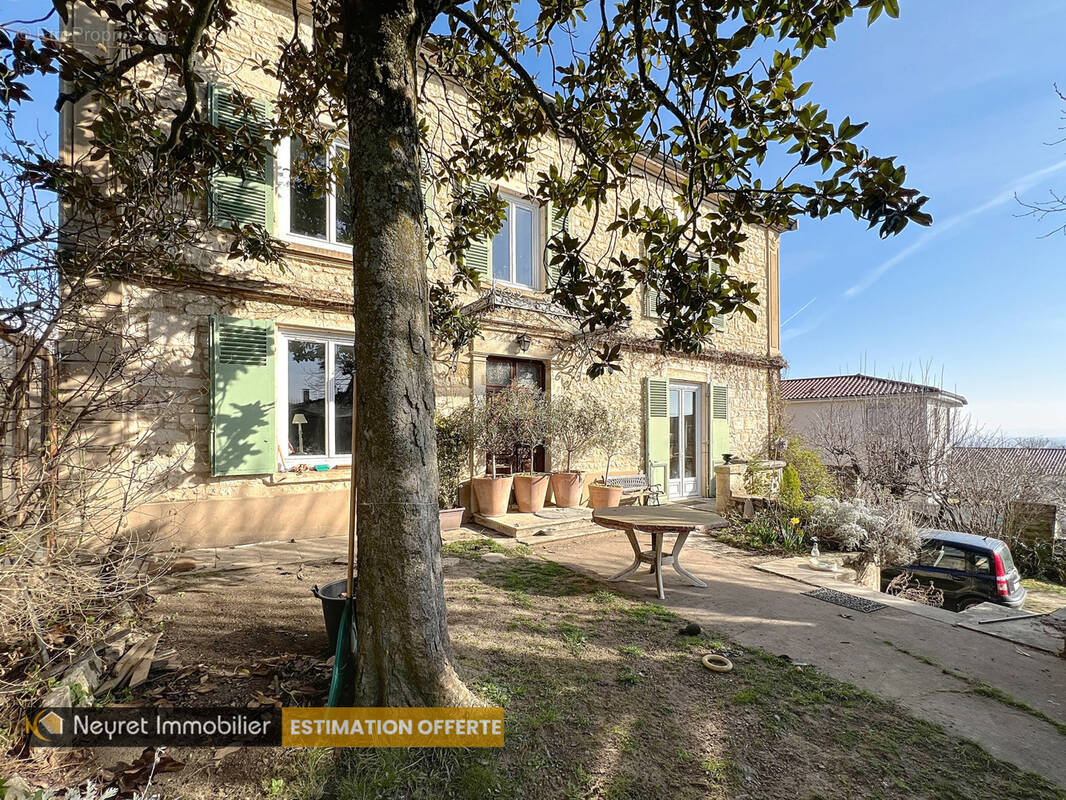 Maison à LUCENAY