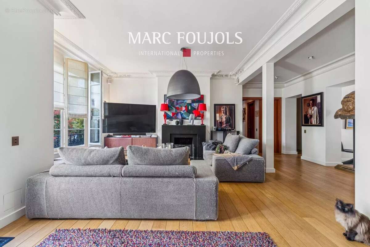 Appartement à PARIS-8E