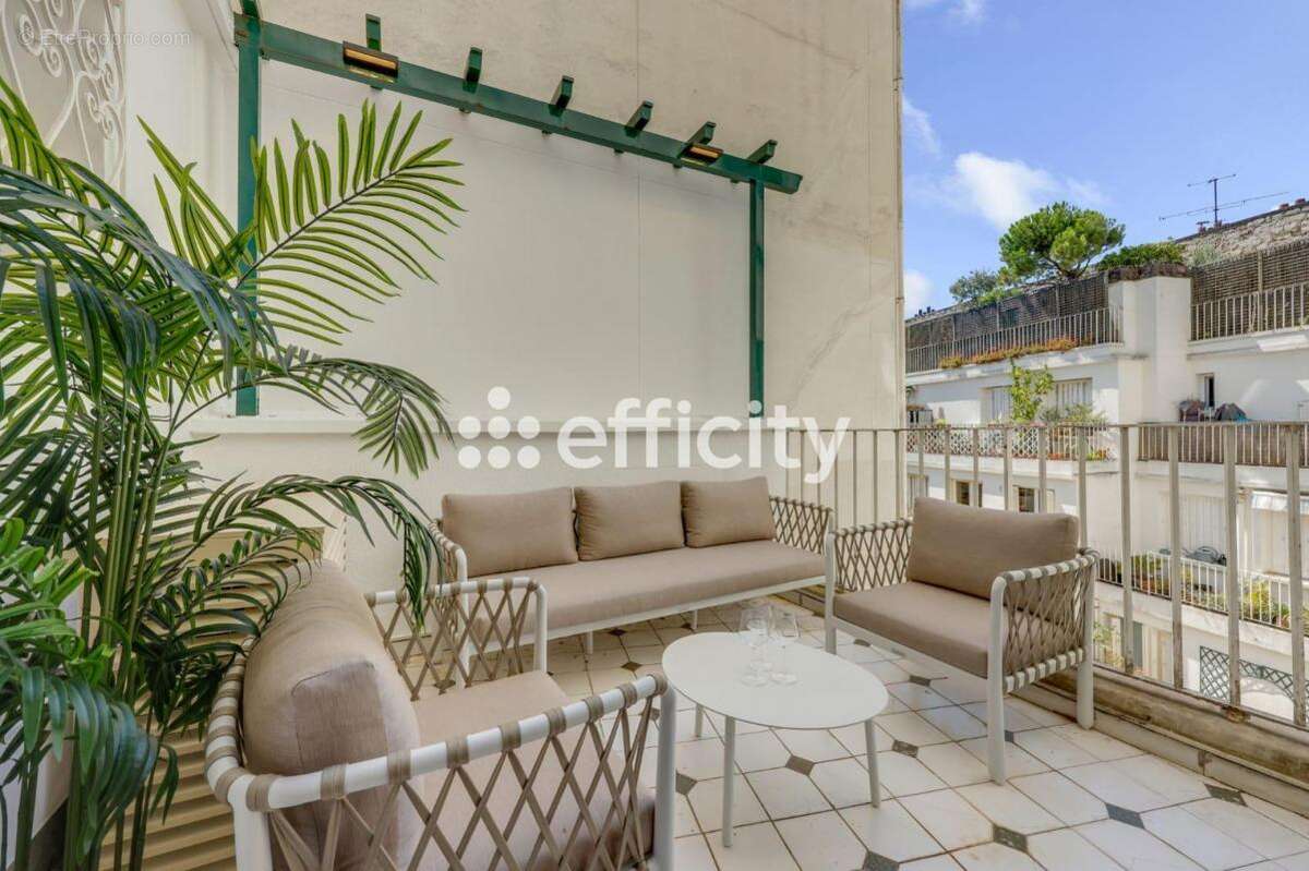 Appartement à PARIS-7E
