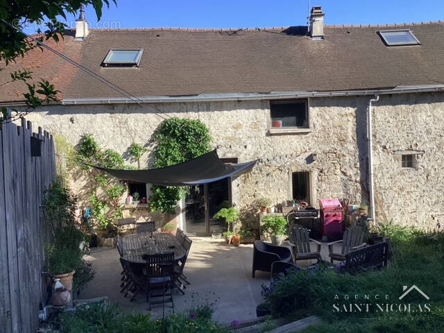 Maison à JUZIERS