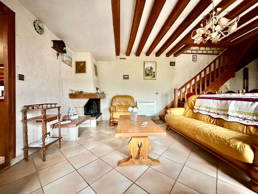 Maison à VERNEUIL-EN-HALATTE