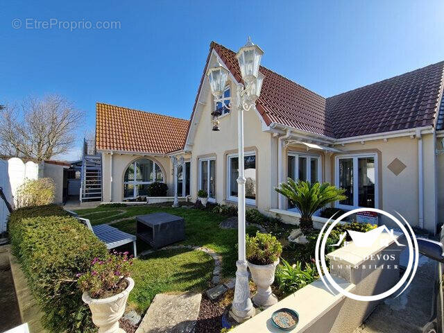 Maison à OYE-PLAGE