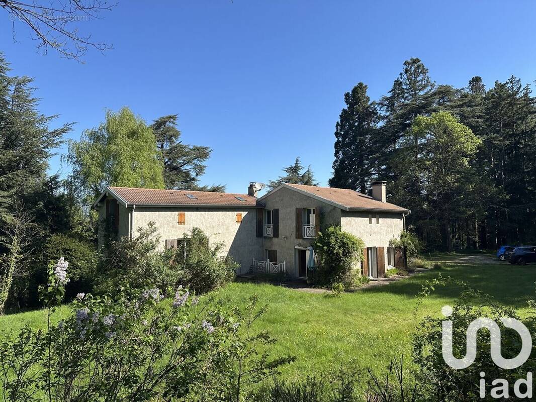 Photo 1 - Maison à LE CHAMBON-FEUGEROLLES