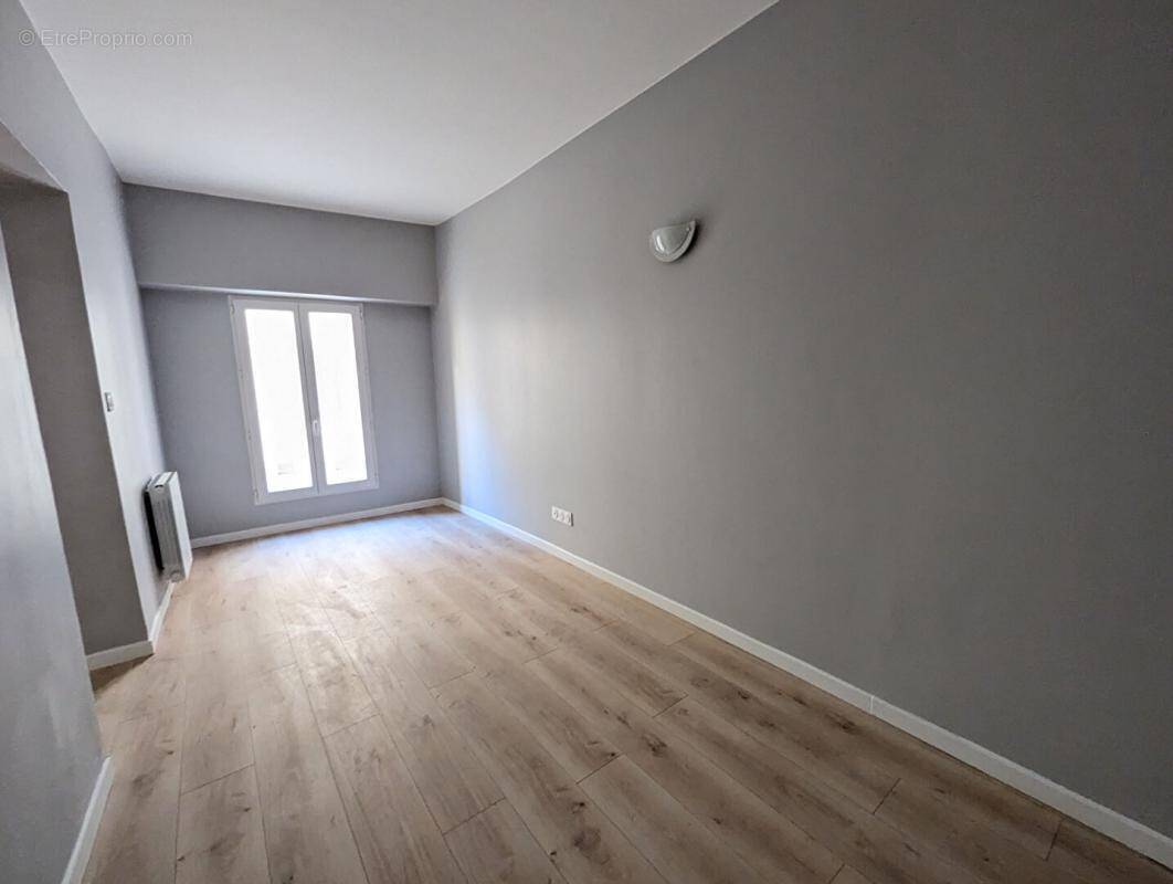 Appartement à CHANTELOUP-LES-VIGNES
