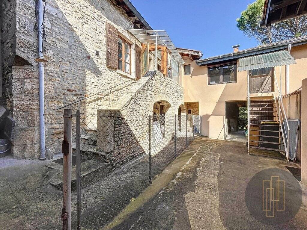 Maison à LUCENAY