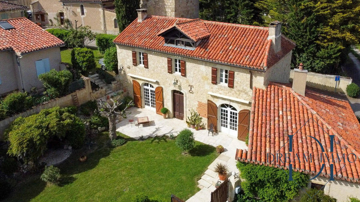 Maison à VIC-FEZENSAC