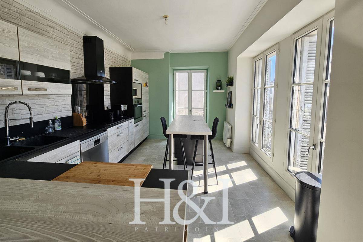 Appartement à JAUNAY-CLAN