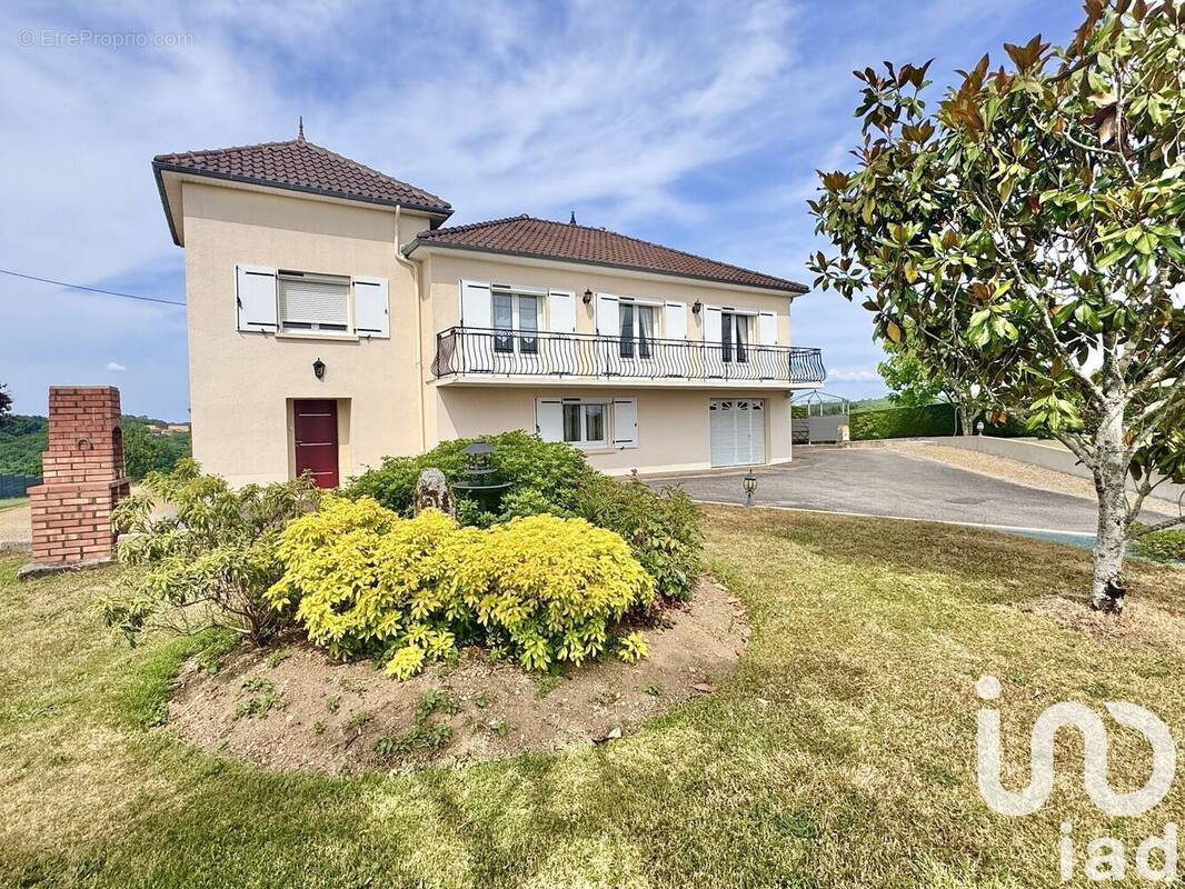 Photo 1 - Maison à SAINT-LEONARD-DE-NOBLAT