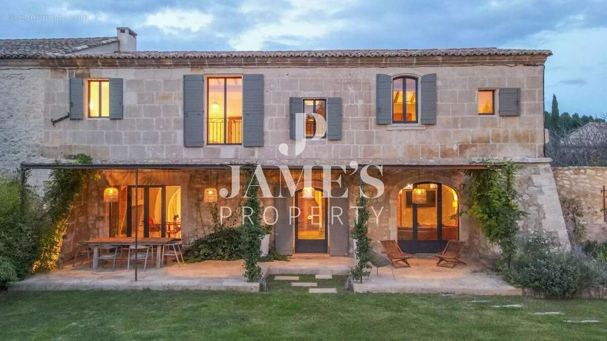 Maison à MAUSSANE-LES-ALPILLES