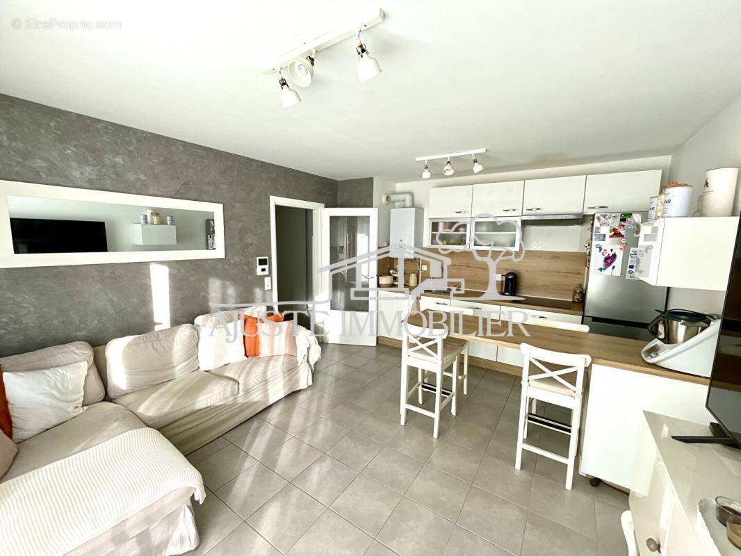 Appartement à CHATEAUNEUF-LES-MARTIGUES