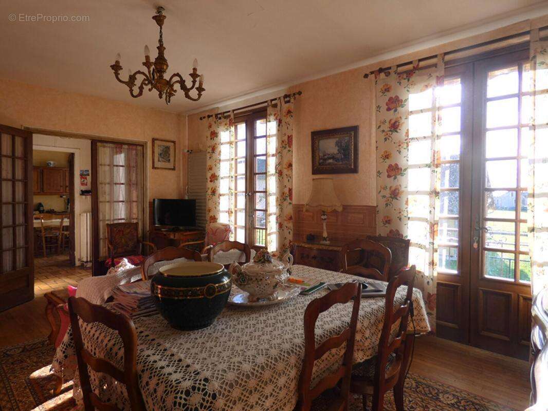 Maison à CHERVEIX-CUBAS