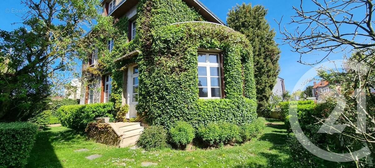 Maison à BROU