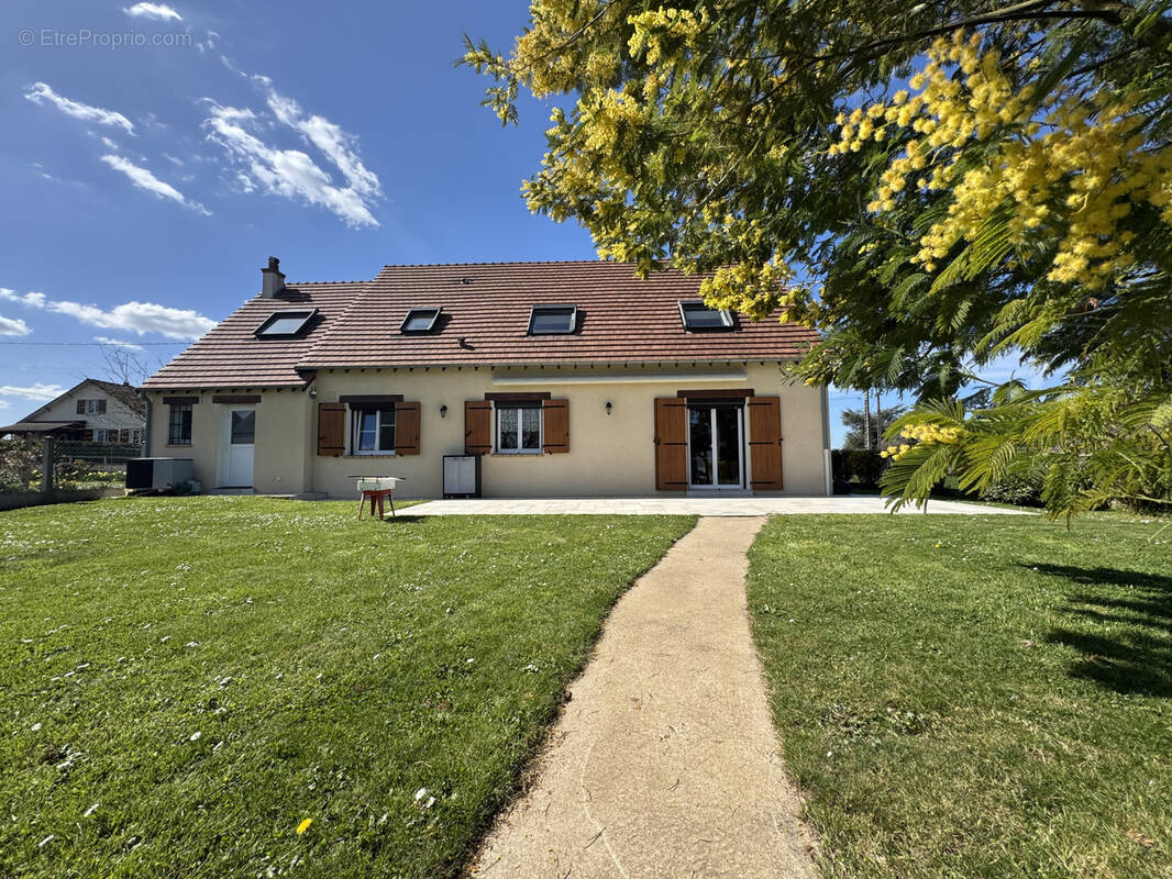 Maison à FERRIERES-EN-GATINAIS