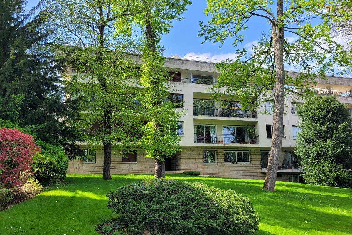 Appartement à VILLE-D&#039;AVRAY
