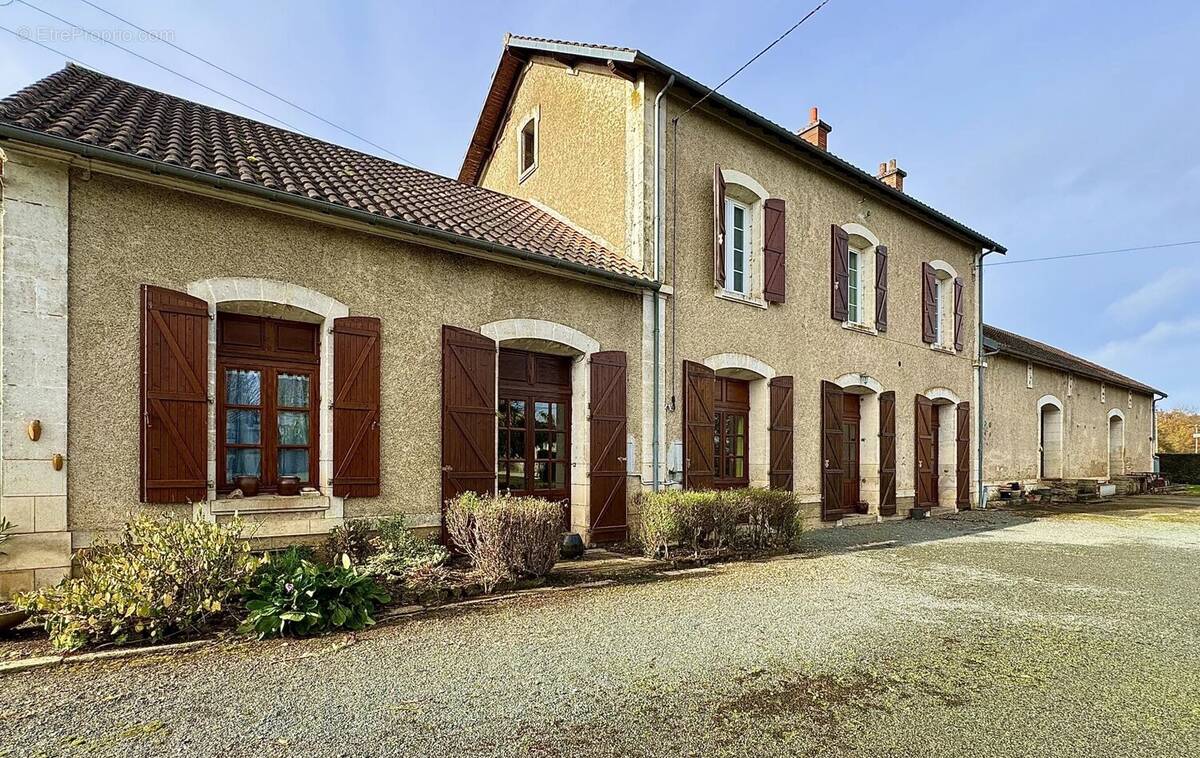 Maison à VERTEUIL-SUR-CHARENTE