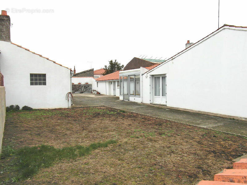 Maison à LES MAGNILS-REIGNIERS