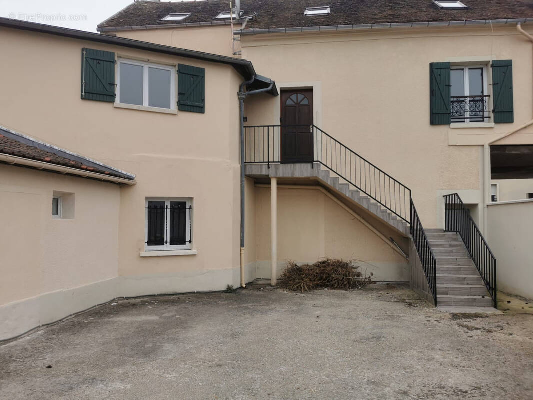 Appartement à LA CHAPELLE-EN-SERVAL