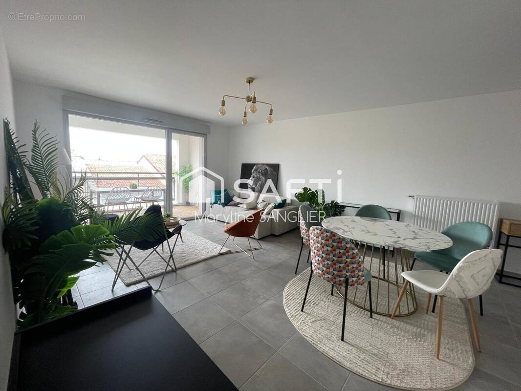 Photo 1 - Appartement à PINS-JUSTARET