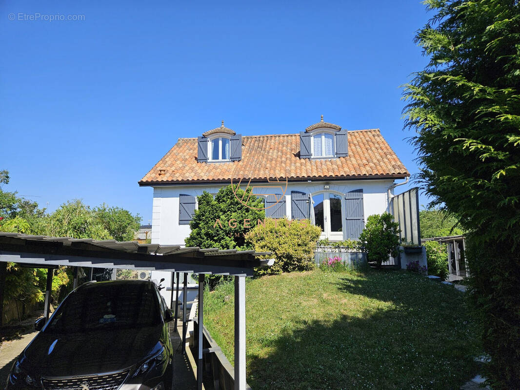 Maison à LA QUEUE-EN-BRIE