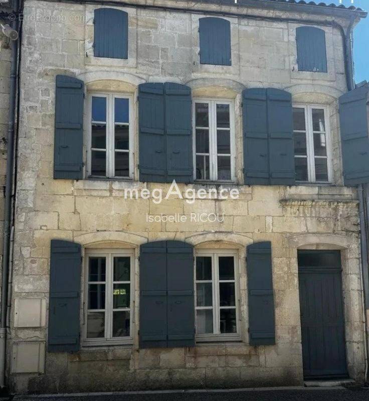 Appartement à MARENNES