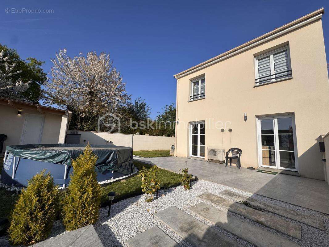Maison à CLAYE-SOUILLY