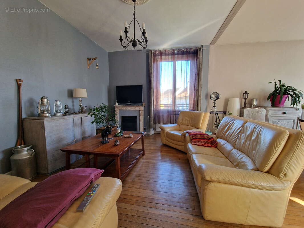 Maison à ALLASSAC