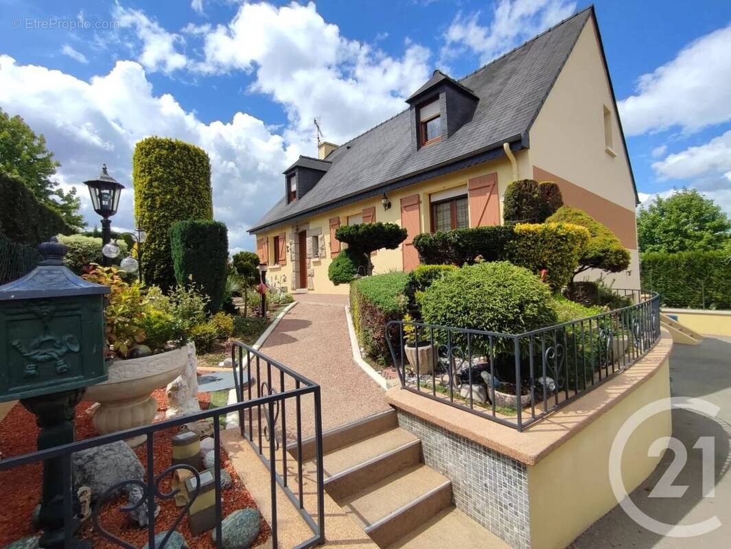 Maison à ARGENTRE-DU-PLESSIS