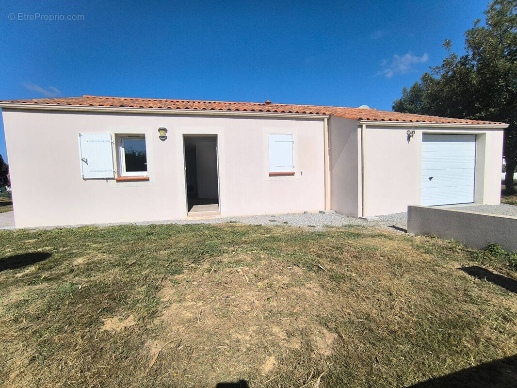 Maison à SAINT-CHRISTOPHE-DU-LIGNERON