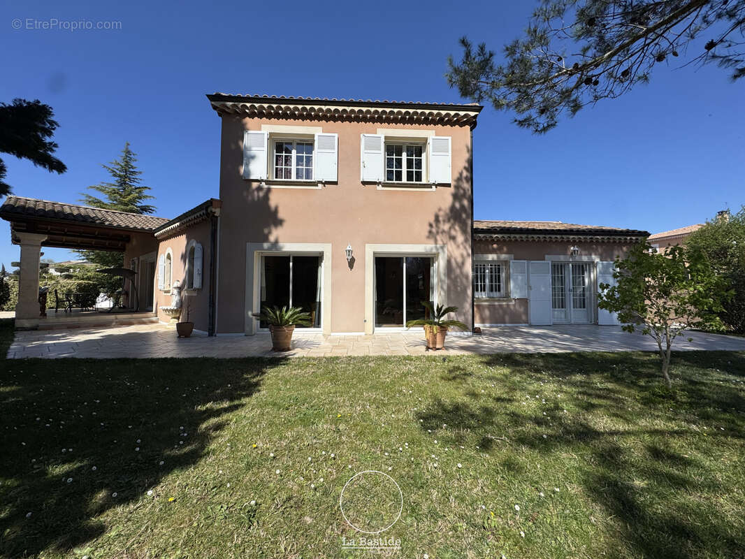 Maison à MONTELIMAR