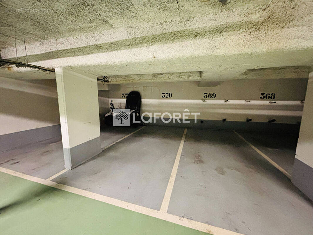 Parking à PARIS-15E