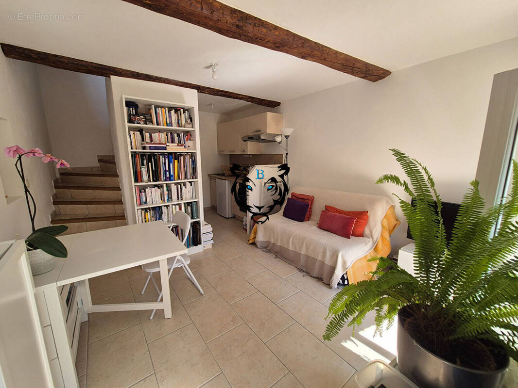 Appartement à ROQUEBRUNE-SUR-ARGENS