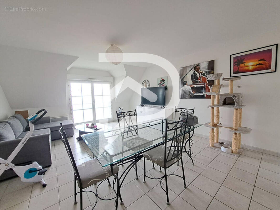 Appartement à CREVECOEUR-LE-GRAND
