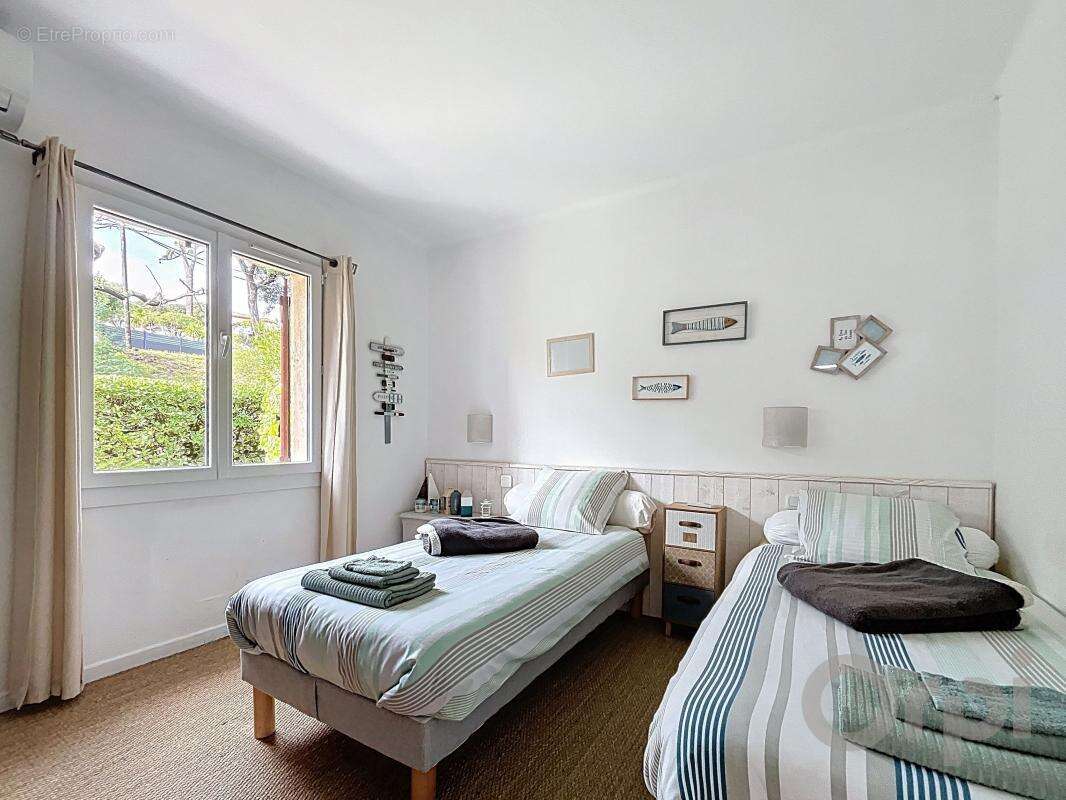 Maison à ROQUEBRUNE-SUR-ARGENS