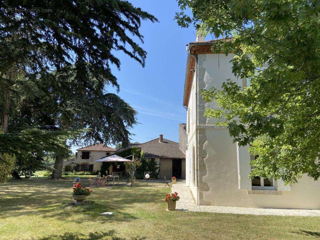 Maison à LAYRAC