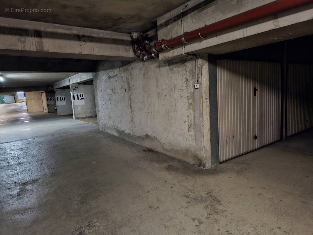Parking à COURBEVOIE