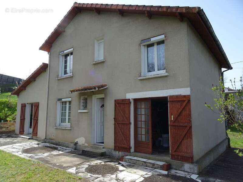Maison à SAINT-YRIEIX-SUR-CHARENTE