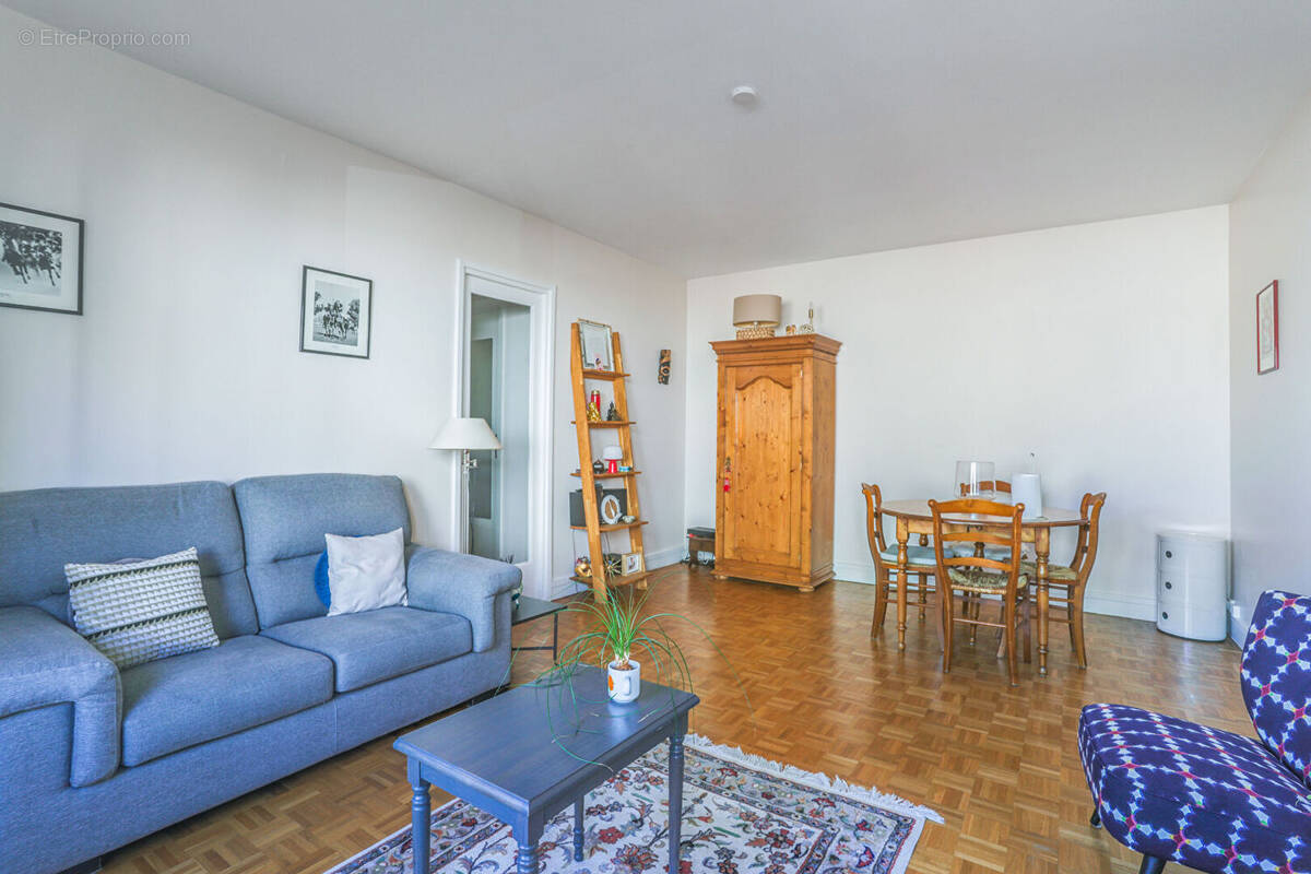 Appartement à COURBEVOIE