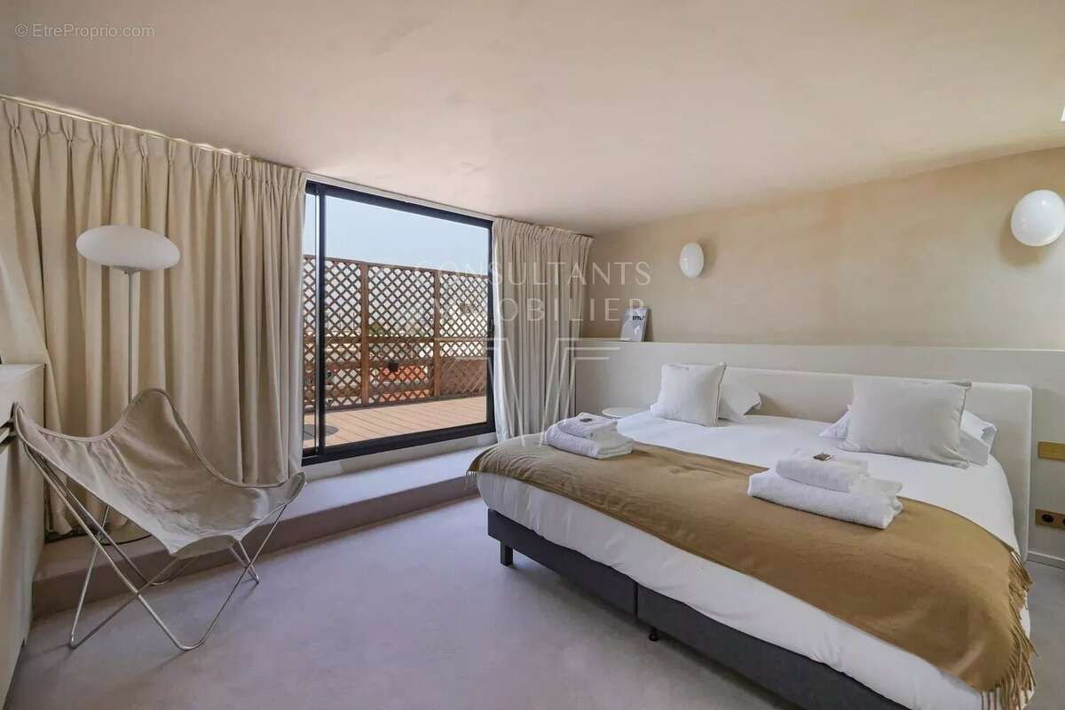 Appartement à PARIS-8E