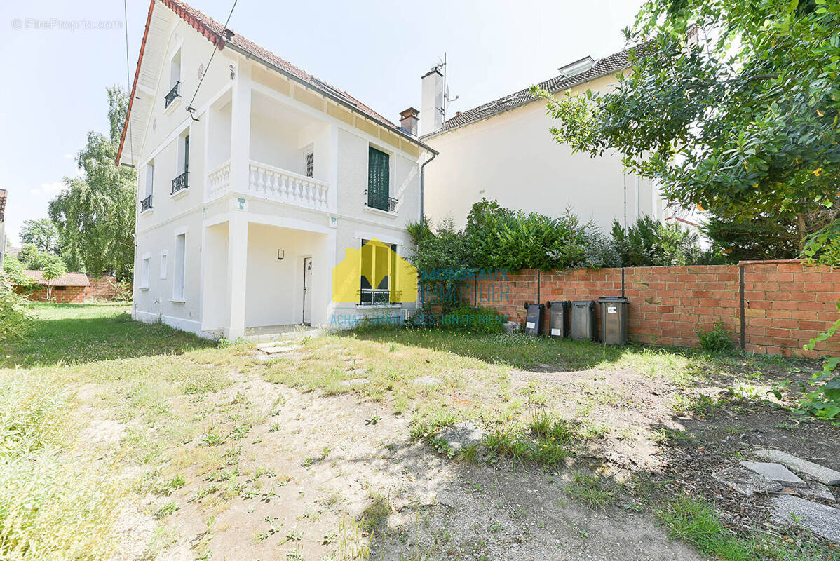 Maison à SAINTE-GENEVIEVE-DES-BOIS