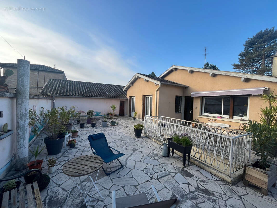 Appartement à MONTMERLE-SUR-SAONE