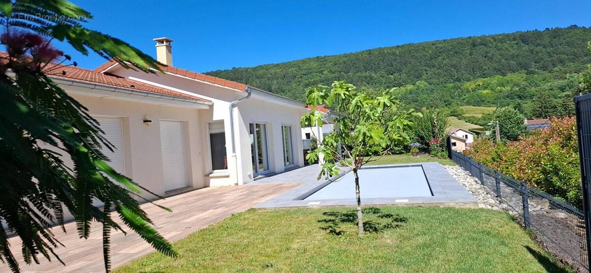 Maison à CEYZERIAT