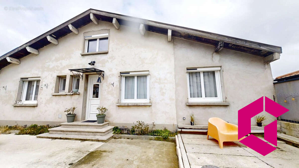 Maison à FELINES