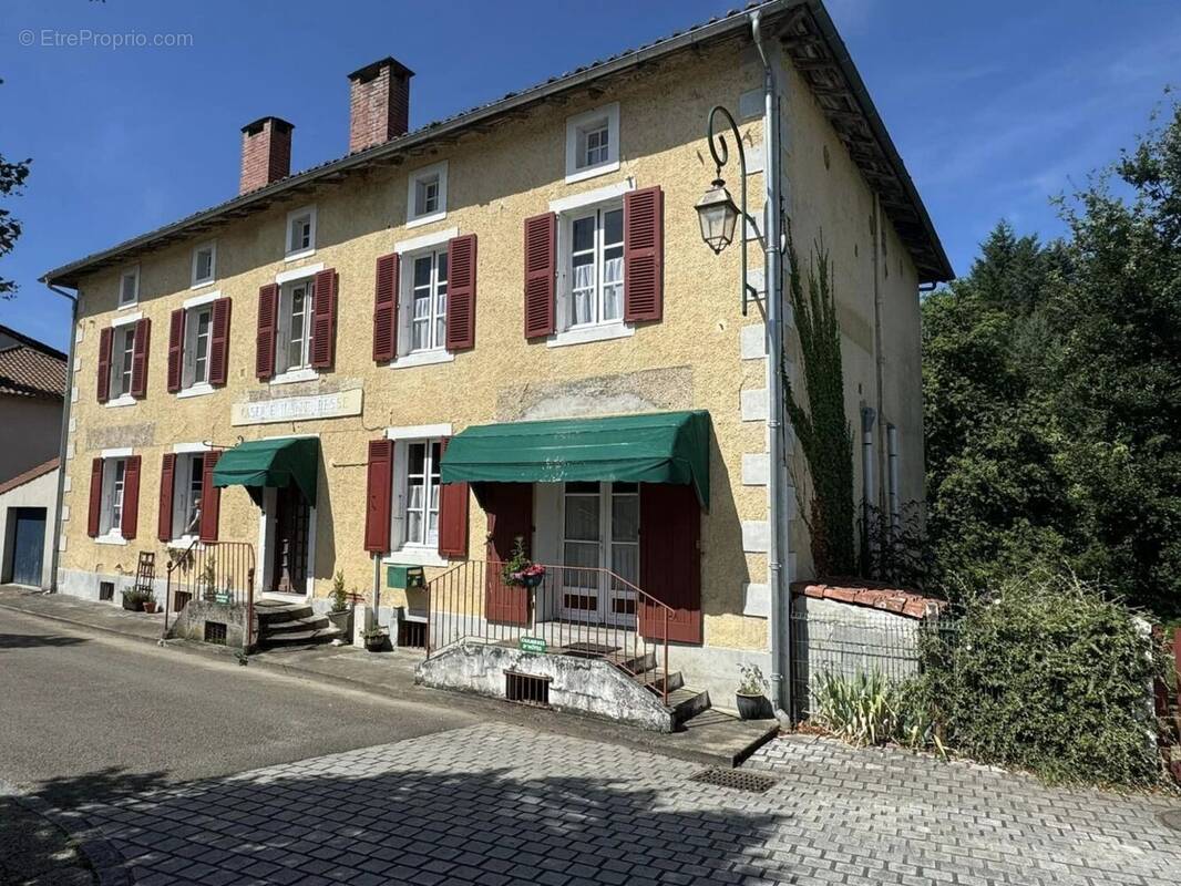 Maison à SAINT-LAURENT-SUR-GORRE