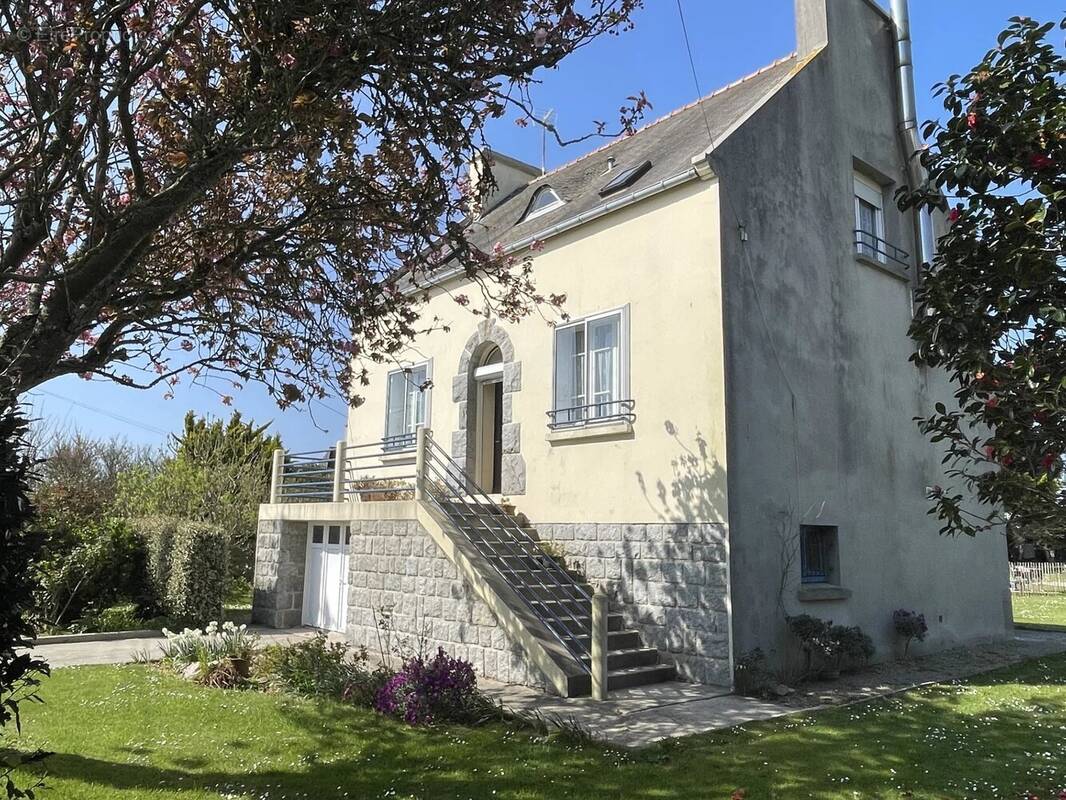 Maison à PLOUGUERNEAU